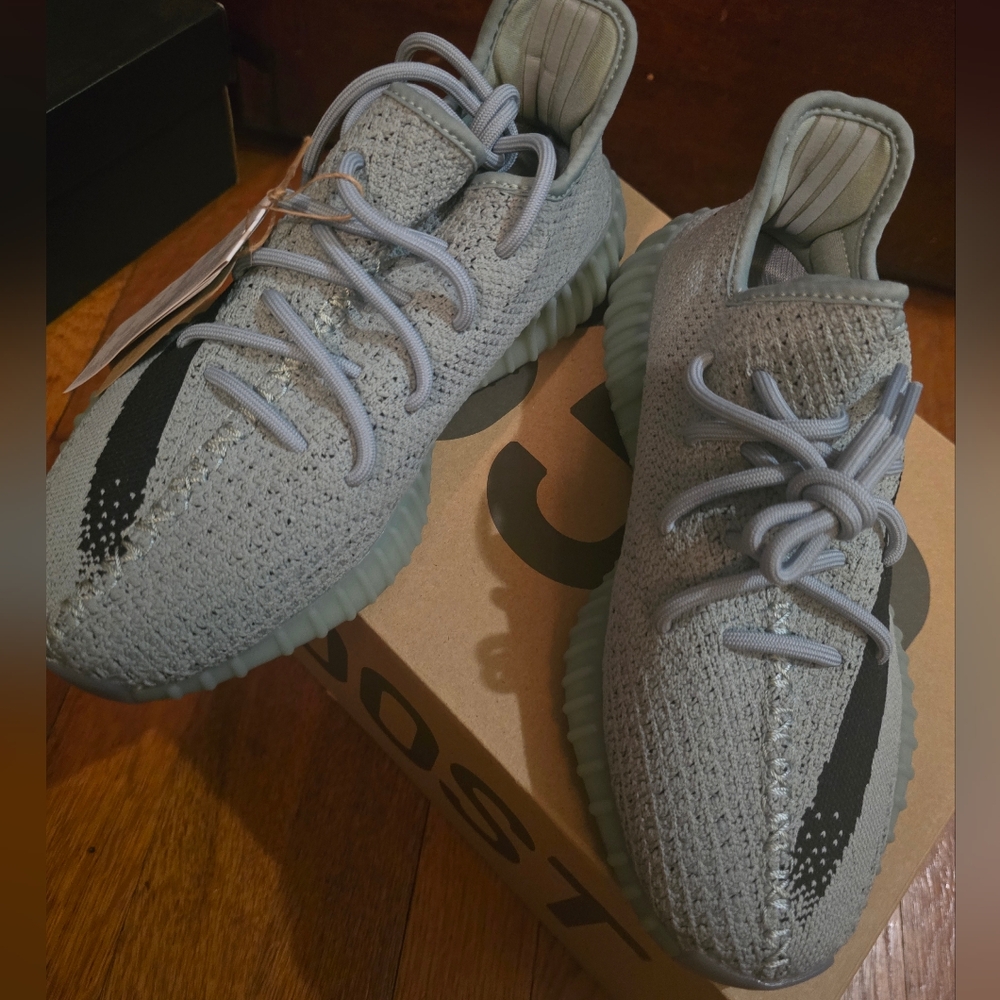 Yeezy Sneakers size 7 men / women size 8 - Picture 2 of 9